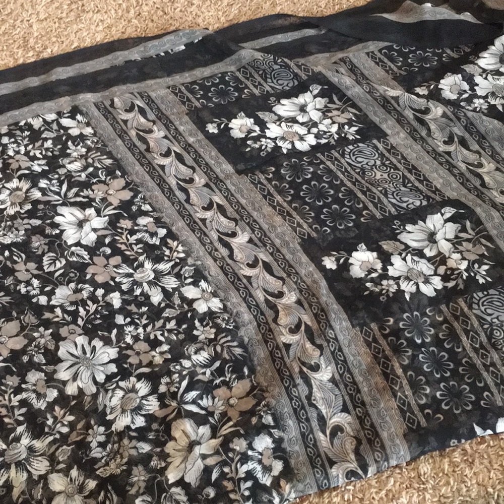 Beautiful georgette black white flower Saree
